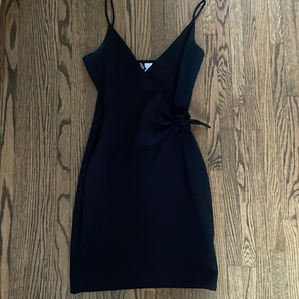 H&M Women’s Black V Neck Tie/Wrap Dress Size 2